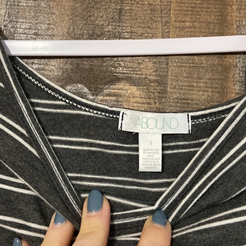 Cold shoulder tee - Picture 3 of 4